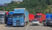 СРБИ НЕ ОДУСТАЈУ ОД БОРБЕ ЗА ПРАВДУ: И даље траје блокада теретног саобраћаја на Јарињу