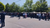 PROTEST ZBOG HAPŠENJA DRAGIŠE MILENKOVIĆA: Blokiran put Gračanica–Gnjilane, policija pokušala da ukloni narod