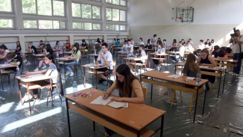 PISMENE MEĐU ODLIKAŠIMA TRAŽE - LUČOM: Poražavajući podaci u Crnoj Gori, maturski ispit iz maternjeg jezika nije položio 501 učenik