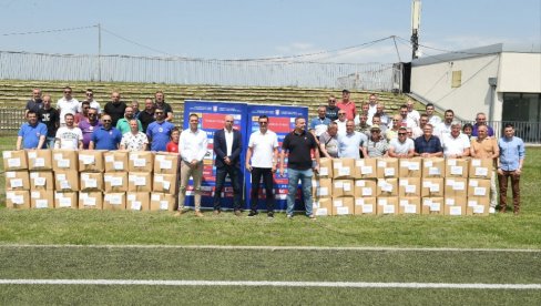 СВЕЧАНО НА ЧИКА ДАЧИ : Више од 2000 клубова добило донацију ФСС, вредна оперма и клубовима са територије ФС Крагујевца (ВИДЕО)