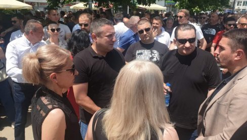 ДА ЛИ ЈЕ КРИВИЧНО ДЕЛО БИТИ СРБИН НА КИМ?! Срби данас наставили мирне протесте у Грачаници