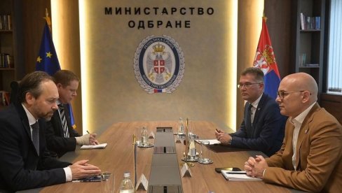 RAZGOVOR O BEZBEDNOSNOJ SITUACIJI NA KOSOVU I METOHIJI: Sastanak ministra Vučevića sa članovima Delegacije Evropske unije u Srbiji