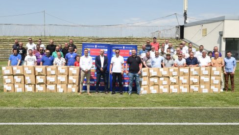 SVEČANO NA STADIONU ČIKA DAČA U KRAGUJEVCU: Donacija FSS za više od 2.000 klubova (FOTO)