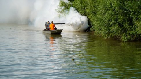 PRSKAJU   OKO DUNAVA: Uništavanje komaraca