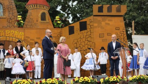„ЗЛАТНА БРАНА“ ТРАЈЕ ТРИ ДАНА: У Кисачу надомак Новог Сада почео 29. дечји фестивал