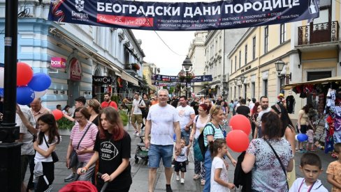 PUN GRAD DEČJE CIKE I RADOSTI Drugog dana manifestacije Beogradski dani porodice centar prestonice vrveo od ljudi