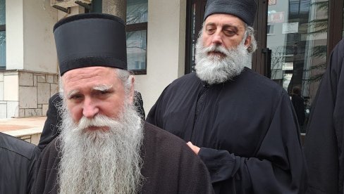 „CRNOGORSKE VLASTI SE ODREKLE METOHIJE“: Mitropolit Joanikije na skupu u Podgorici