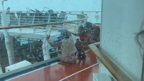 POGLEDAJTE – OLUJA “ODUVALA” PUTNIKE SA BRODA: Drama na kruzeru u vodama kraj Floride (VIDEO)