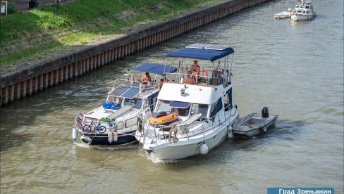 БЕГЕЈОМ ЛАЂЕ ПЛОВЕ: Регата поводом Међународног дана Дунава (ФОТО)