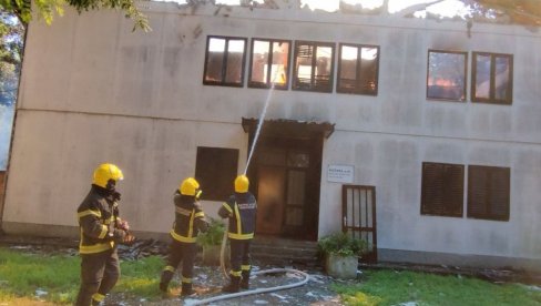 ОСТАЛИ САМО ЗИДОВИ: Велики пожар у Банатском Великом Селу, пламен прогутао мотел у центру (ФОТО)