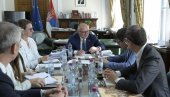 SITUACIJA VEĆ BOLJA: Vesić sa predsednikom „Vensi erports“ o saradnji i problemima na beogradskom aerodromu (FOTO)
