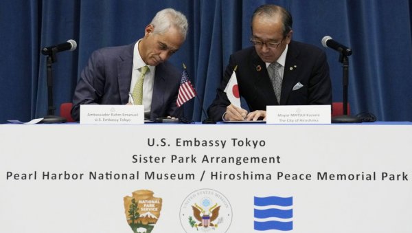 БРАТИМЉЕЊЕ УВРЕДА ЗА ЖРТВЕ: Споразум САД и Јапана о зближавању Хирошиме и перл Харбора