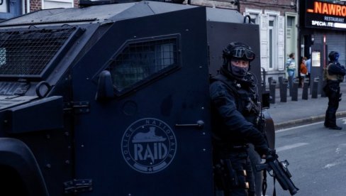ОКЛОПНА ВОЗИЛА ЖАНДАРМЕРИЈЕ ИЗЛАЗЕ НА УЛИЦЕ: У Француској за ноћ ухапшено више од 600 људи, могуће увођење ванредног стања