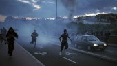 FRANCUSKA NA IVICI VANREDNOG STANJA: Mladić nova žrtva masovnih nereda - na ulicama 45.000 policajaca (FOTO)