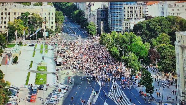 СЛИКА ИЗ ВАЗДУХА: Ево колико је окупљених на политичком протесту у Београду (ФОТО)