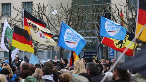 UZALUD PROTESTI I ZABRANE: Raste popularnost AfD u Nemačkoj