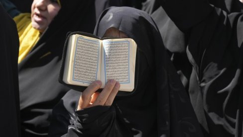 СПАЉЕНИ ПРИМЕРЦИ КУРАНА: Послати представницима џамије у Шведској