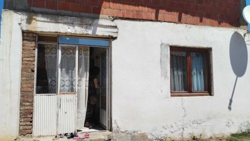 MAJKA NEMA OD BOLA: Potresne scene na mestu gde je stradao dečak (7) u Vranju (VIDEO)