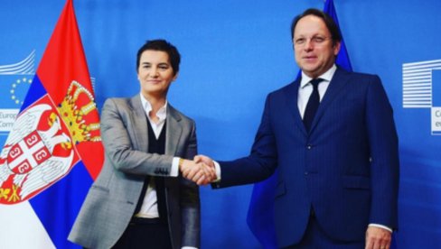 KONSTRUKTIVAN RAZGOVOR SA KOMESAROM EU: Premijerka Brnabić na sastanku sa Oliverom Varheljijem (FOTO)