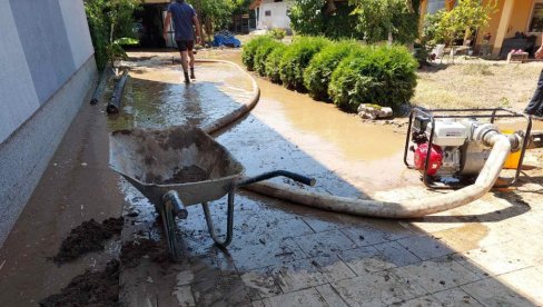 PAZITE SE CREVNIH ZARAZNIH BOLESTI: Upozorenje građanima u poplavljenim područjima