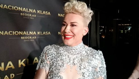 GREŠKA MOG ŽIVOTA: Indira Kolonija posle dužeg vrmena sa fanovima u srpskoj prestonici (FOTO)