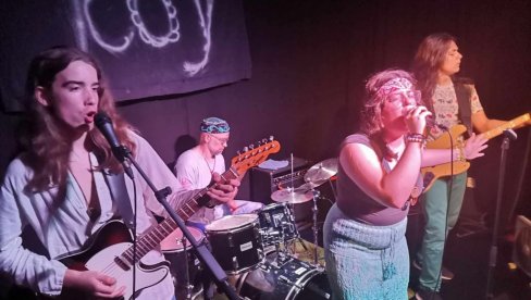 ПРВИ ИНОСТРАНИ КОНЦЕРТ: Млади кикиндски бенд „Рој“ гостовао у Немачкој (ФОТО)