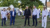 TRADICIJA KOJA ŽIVI: Gradonačelnik Subotice Stevan Bakić prisustvovao Takmičenju risara u Đurđinu (FOTO)