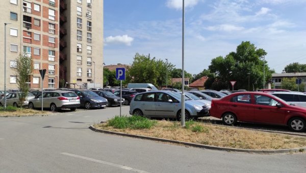 НЕМА ВИШЕ БЕСПЛАТНОГ ПАРКИНГА: У центру Врбаса од августа ће се наплаћивати остављање возила