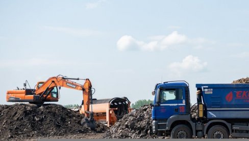 PRVA FAZA RADOVA: Počinje sanacija zatvorene divlje zrenjaninske deponije (FOTO)