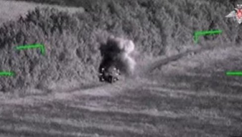 SNIMLJENO KAKO RAKETA POGAĐA CILJ: Ruski helikopter Ka-52 uništio ukrajinsko oklopno vozilo u pokretu (VIDEO)