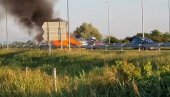 ДИМ КУЉА НА СВЕ СТРАНЕ: Запалио се аутомобил на ауто-путу код Алексинца (ВИДЕО)