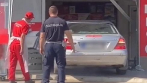 KOLIMA ULETEO U MESARU, PA NONŠALANTNO IZAŠAO DA KUPI NAMIRNICE: Radnik i policajac u čudu (VIDEO)