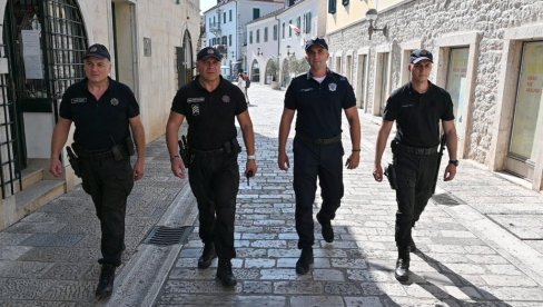 АКО ИМАТЕ НЕКИ ПРОБЛЕМ ДОК СТЕ НА МОРУ, ПОЗОВИТЕ ОВЕ БРОЈЕВЕ: Српски полицајци на располагању 24 часа грађанима на црногорском приморју
