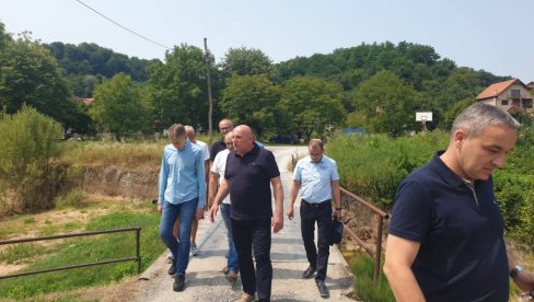 DA SE POSLEDICE POPLAVA SVEDU NA MINIMUM: Ministar Martinpović u poplavljenim područjima kod Loznice