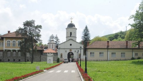 MANASTIR RAKOVICA ČEKA 200 HEKTARA: Restitucija crkvene imovine uglavnom okončana, najviše zemlje dobila Sremska eparhija