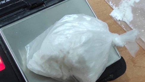 AKCIJA POLICIJE U KRALJEVU: Pronašli drogu i veću sumu novca za koju se sumnja da stečena prodajom narkotika