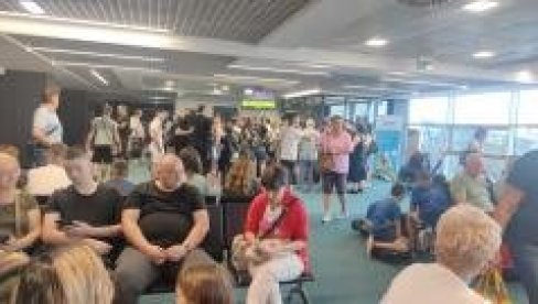 ПОЛЕТЕЛИ ЗА ТУНИС ПОСЛЕ 17 САТИ АГОНИЈЕ: Путници на Аеродрому Београд чекали лет за Монастир до 20 часова (ФОТО)