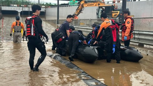 ИЗВУЧЕНО СЕДАМ ТЕЛА ИЗ ПОПЛАВЉЕНОГ ТУНЕЛА: Трагедију у Јужној Кореји узроковале огромне падавине и клизишта