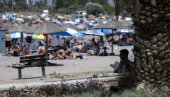 PROTESTI U GRČKOJ: Smeta im što barovi zauzimaju sve više mesta na plažama