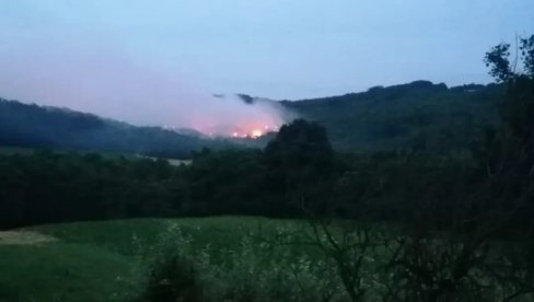 ŽIVE PORED DEPONIJE: Muke žitelja sela kod Kruševca - Kad izbije požar, dim dolazi do kuća (FOTO)