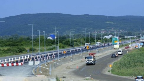 НА ЈЕСЕН АУТО-ПУТ КА КРУШЕВЦУ: Радови на изградњи нове поддеонице Моравског коридора и на плус 40 степени Целзијуса