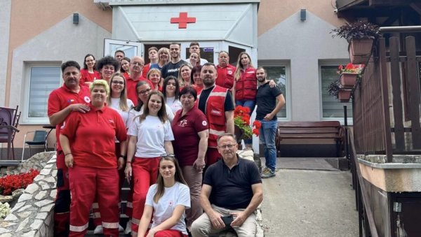 ВОЛОНТЕРИЗАМ НЕ ПОЗНАЈЕ ГРАНИЦЕ: Млади из Црвеног крста Србије и Румуније у Вршцу