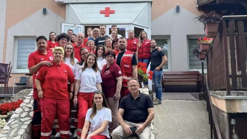 VOLONTERIZAM NE POZNAJE GRANICE: Mladi iz Crvenog krsta Srbije i Rumunije u Vršcu