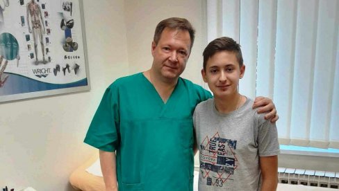 SANJA DA ZAIGRA FUDBAL: Aleksandru Petroviću (16) iz Paraćina ponovo potreban novac za lečenje