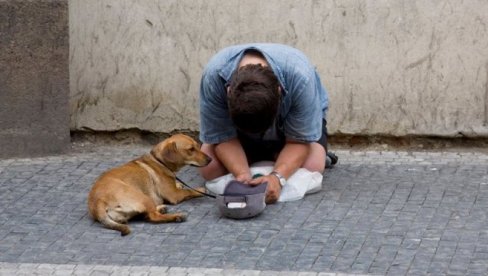 ČOVEKA TERALI DA PROSJAČI SA TABLOM JA SAM GLADAN: Podignuta optužnica za trgovinu ljudima