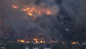ЖИВИМО НОЋНУ МОРУ... Горе куће и имања у Грчкој, 11 авиона и девет хеликоптера се бори са ватреном стихијом (ВИДЕО)