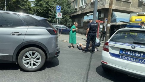 AUTOMOBIL OBORIO PEŠAKA: Udes u centru Beograda