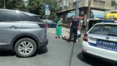 АУТОМОБИЛ ОБОРИО ПЕШАКА: Удес у центру Београда