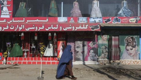 ЖЕЛИМО ПОСАО, ХРАНУ И СЛОБОДУ: Авганистанке протестовале због одлуке о забрани козметичких салона