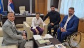 ПОЧЕТАК ЗАЈЕДНИЧКЕ БОРБЕ: Брнабић разговарала са параолимпијским првацима и секретаром спортског Савеза особа са инвалидитетом (ФОТО)